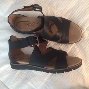 Axxiom ‘Katie’ Size 8 Like New Black Sandals